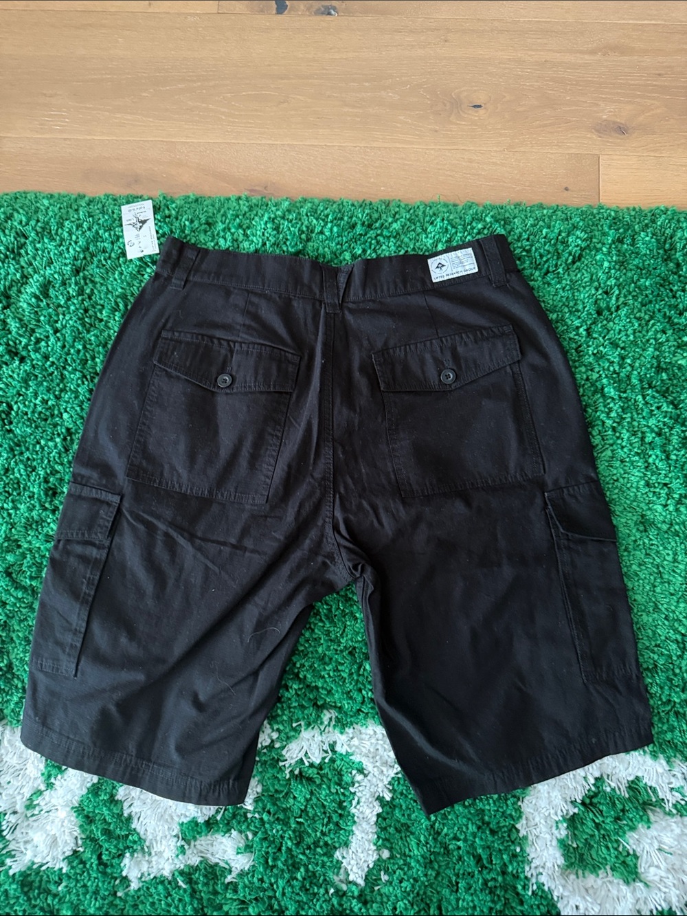 NWT LRG Black Cargo Shorts with Side Pockets size 32 - Picture 6 of 6